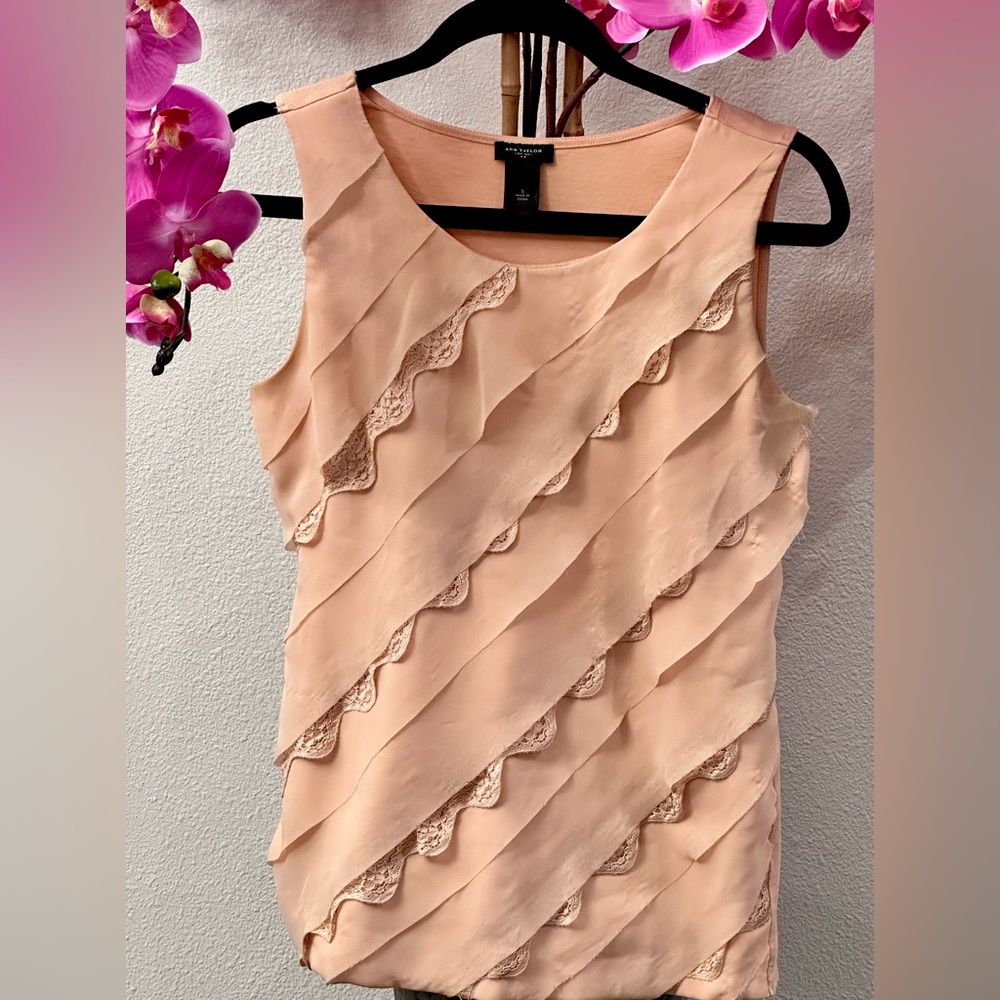 Women’s lace tank top